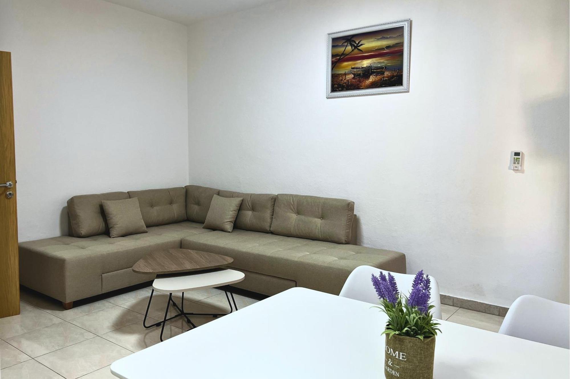 Apartment Dalanaj *